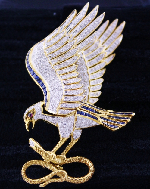 (image for) A 18K YELLOW GOLD DIAMOND SAPPHIRE BROOCH